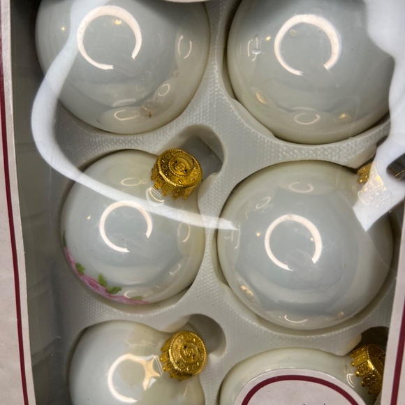 6 Vintage White Tree Ornaments Glass Balls Danson In Original Box 2.5” - Picture 7 of 14